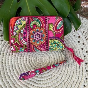 NWOT Vera Bradley Pink Swirls Wristlet